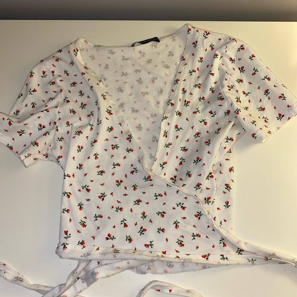 brandy melville cropped top floral